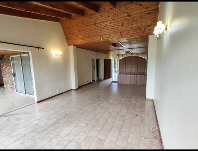 3 BEDROOM TOWNHOUSE FOR SALE IN BRACKENHURST